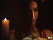 Sunny Leone любит заниматься ярким сексом при свечах